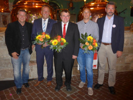 Bundestagsabgeordneter Carsten Träger (1.v.l.) und Kreisvorsitzender Markus Simon aus Neustadt/Aisch (1.v.r.) mit den Nominierten Ronald Reichenberg, Harry Scheuenstuhl und Stefan Fleischmann (v.l.n.r.)