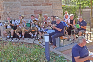 Livemusik mit dem "Gehsteggn-Bataillon"